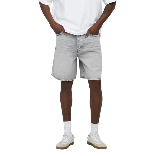 Only shorts for women in light-wash denim with classic five-pocket design and frayed hem, front view