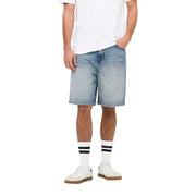 Only & Sons Jeansshorts für Herren in heller Waschung mit klassischem Fünf-Taschen-Design und ausgefranstem Saum, Vorderansicht