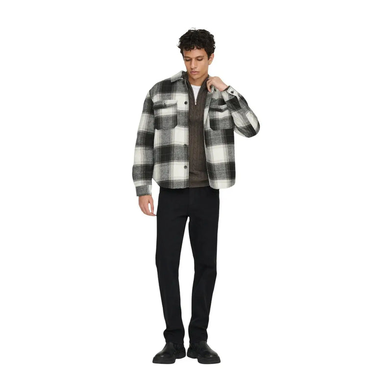 Only & Sons Herrenblazer aus schwarzem Polyester mit Karomuster und schwarz-weiß kariertem Flanellhemd mit Knopfleiste und Brusttaschen