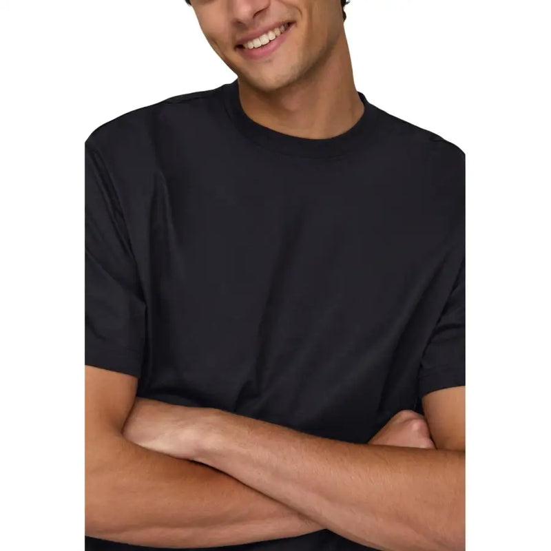 Only & Sons men t-shirt in black short-sleeved crew neck design made from comfortable fabric for casual wear