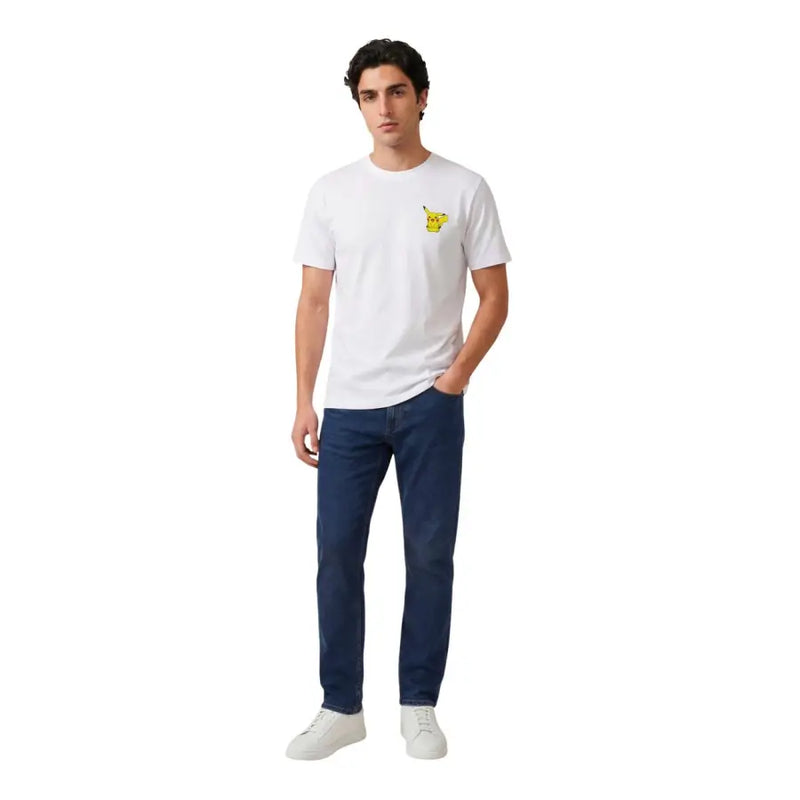 Only & Sons Herren weiße Baumwolle t-shirt mit einer kleinen gelben Pikachu-Grafik auf der linken Brustseite