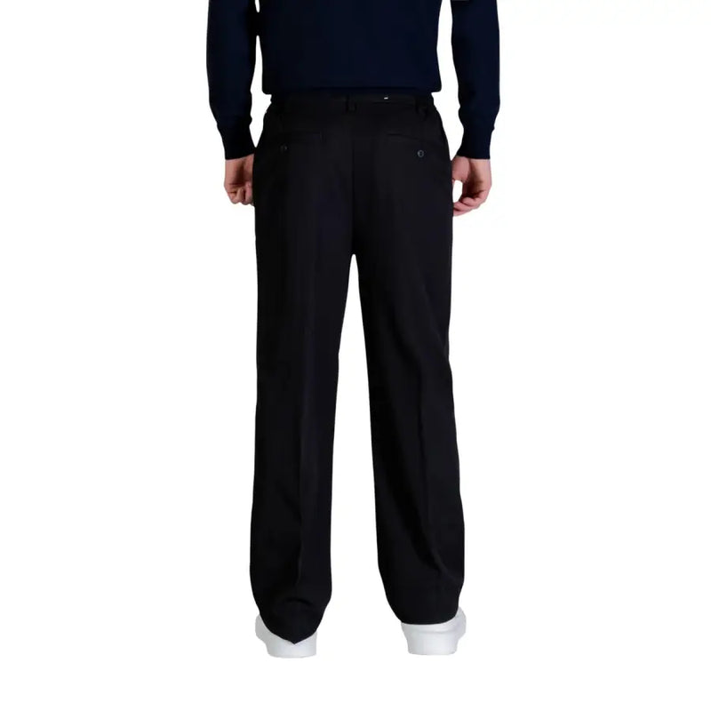 Only Pantalon noir pour homme, coupe droite élégante et plis discrets à l'arrière.