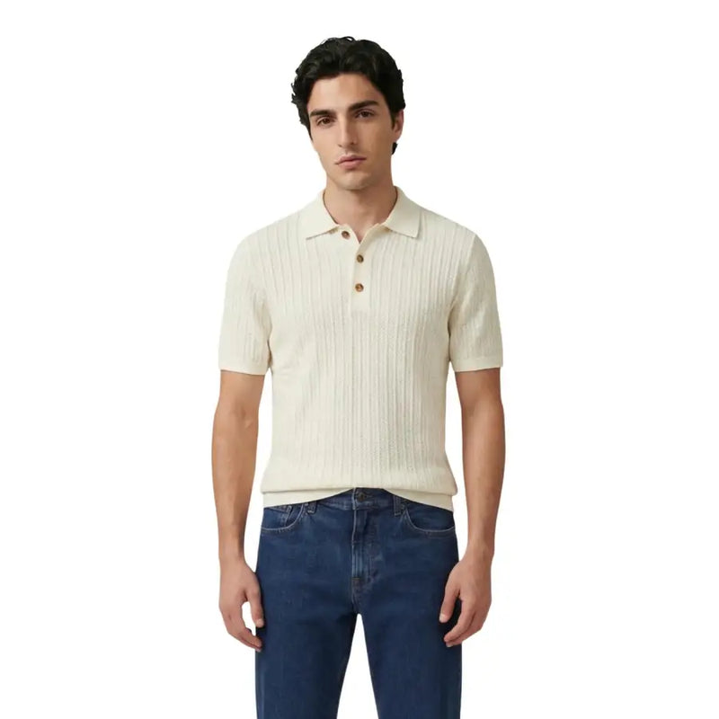 Only & Söhne Herren-Polohemd aus weißer Baumwolle, kurzärmelig, cremefarben gerippt, mit braunen Knöpfen und kurzen Ärmeln