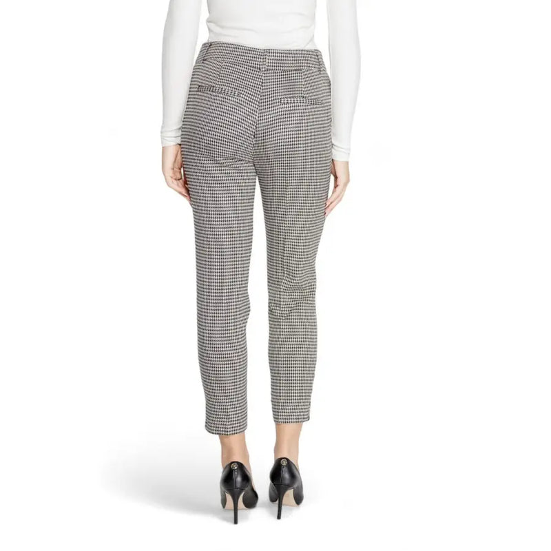 Black and white houndstooth Only Women cropped trousers for fall winter