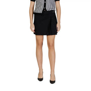 Black pleated mini skirt with sleek tailored design in polyester featuring a zip from Only Women