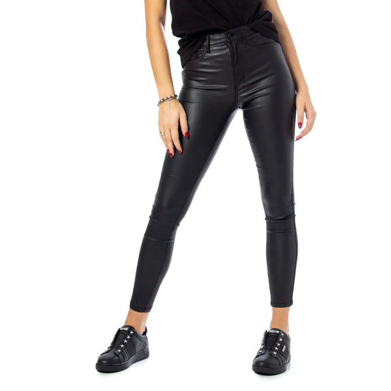 Only Schwarze, hochgeschnittene Skinny-Jeans aus Kunstleder für Damen mit glänzendem Finish und dezenten Ziernähten