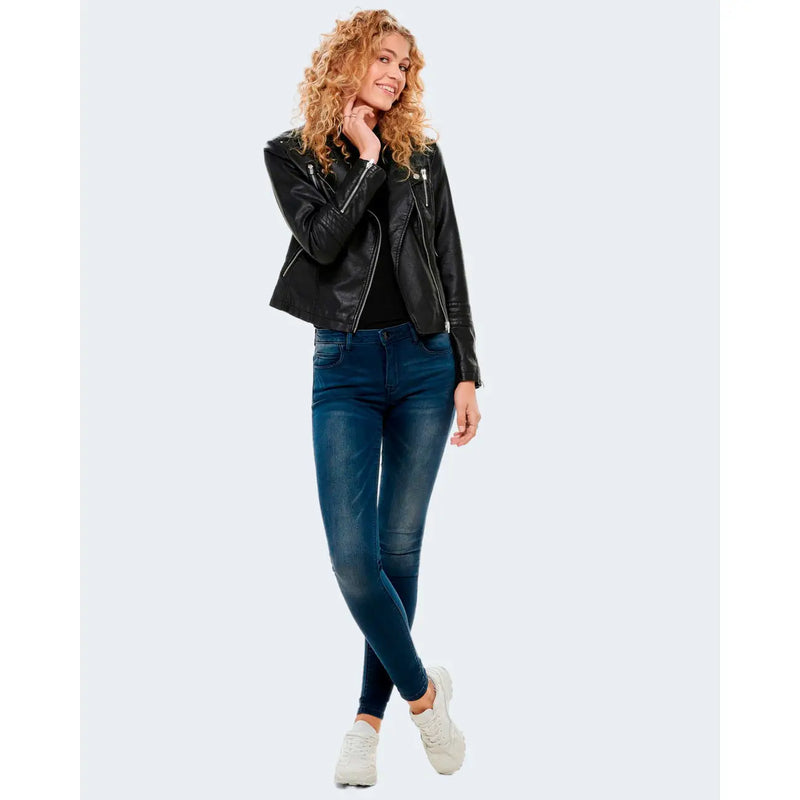 Black leather biker jacket for women with silver zippers and snap buttons made of polyester polyurethane