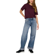 Jean large en denim de coton bleu clair délavé pour femme, coupe droite et ourlets roulés. Only