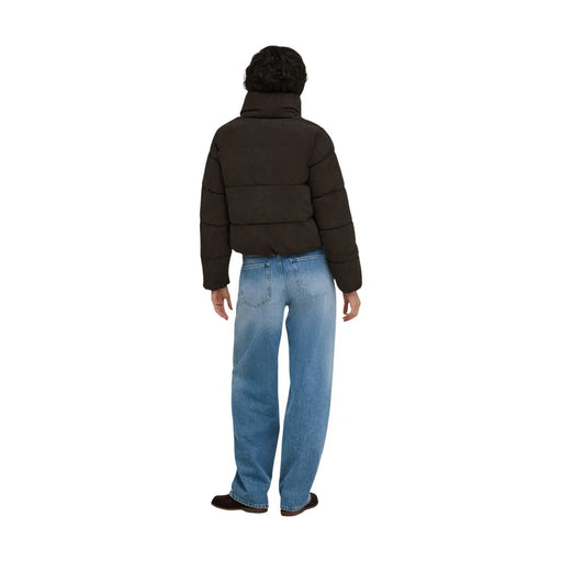 Schwarze Steppjacke mit hohem Kragen aus Polyester, abgebildet neben only brauner Cord-Daunenblazer für Damen