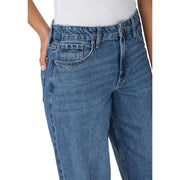 Only Damen-Jeans aus hellblauem Baumwollmischgewebe in mittlerer Waschung mit klassischem Fünf-Taschen-Design und dezenter Auswaschung.