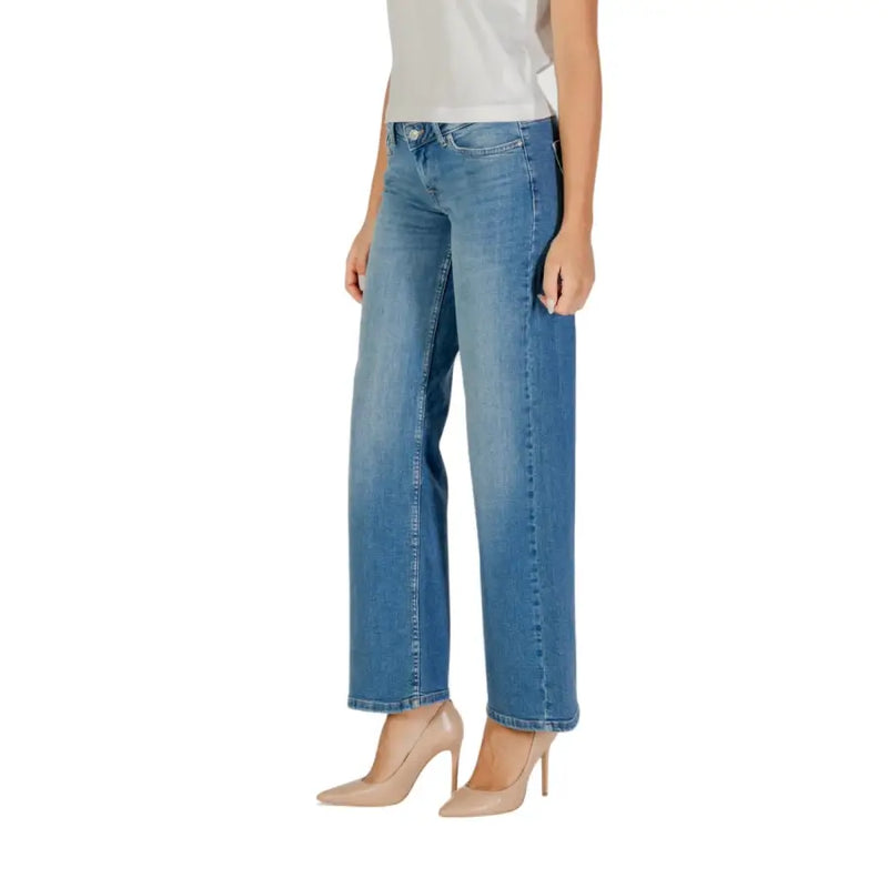 Only Women light blue distressed straight-leg jeans with classic stitching