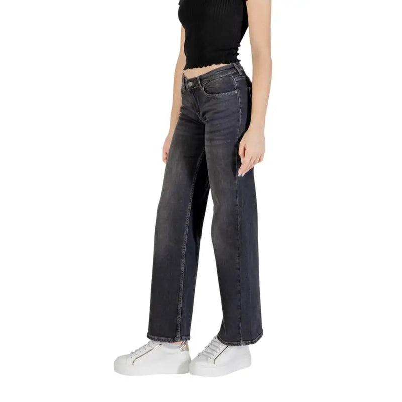 Women’s black high-waist wide-leg cotton elastane jeans for spring summer fashion