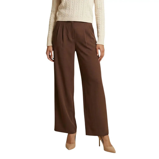 Only Braune Damenhose aus Polyester-Elastan in schmaler Passform mit tailliertem, weitem Bein und dezenten Bundfalten.