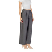 Gray wide-leg Only women trousers in polyester viscose with a tailored high waist, pleats front, zip hook size 38