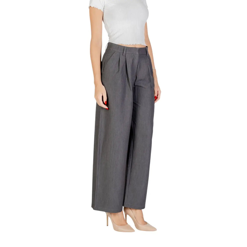 Gray wide-leg Only women trousers in polyester viscose with a tailored high waist, pleats front, zip hook size 38