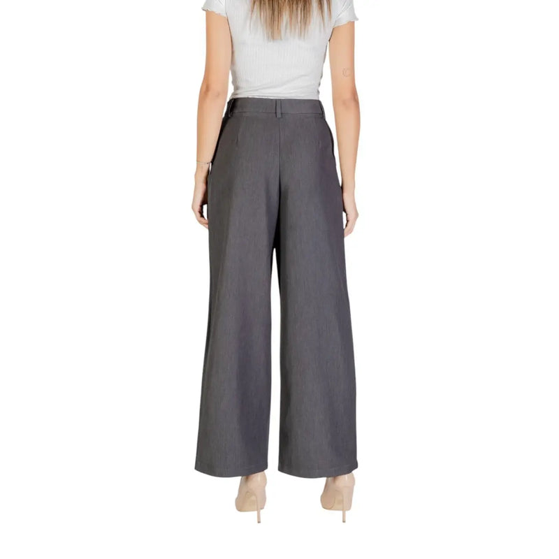 Gray wide-leg tailored women trousers with subtle vertical pleats made of polyester viscose size 38 with zip hook