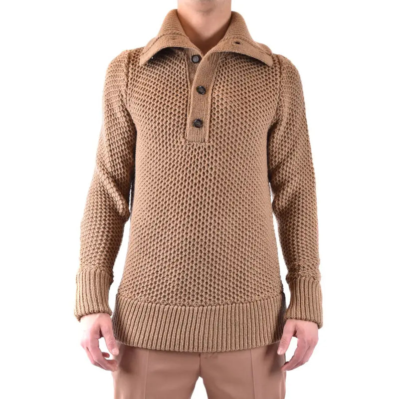 Pull homme Paolo Pecora en laine camel, col texturé et trois boutons foncés sur le devant