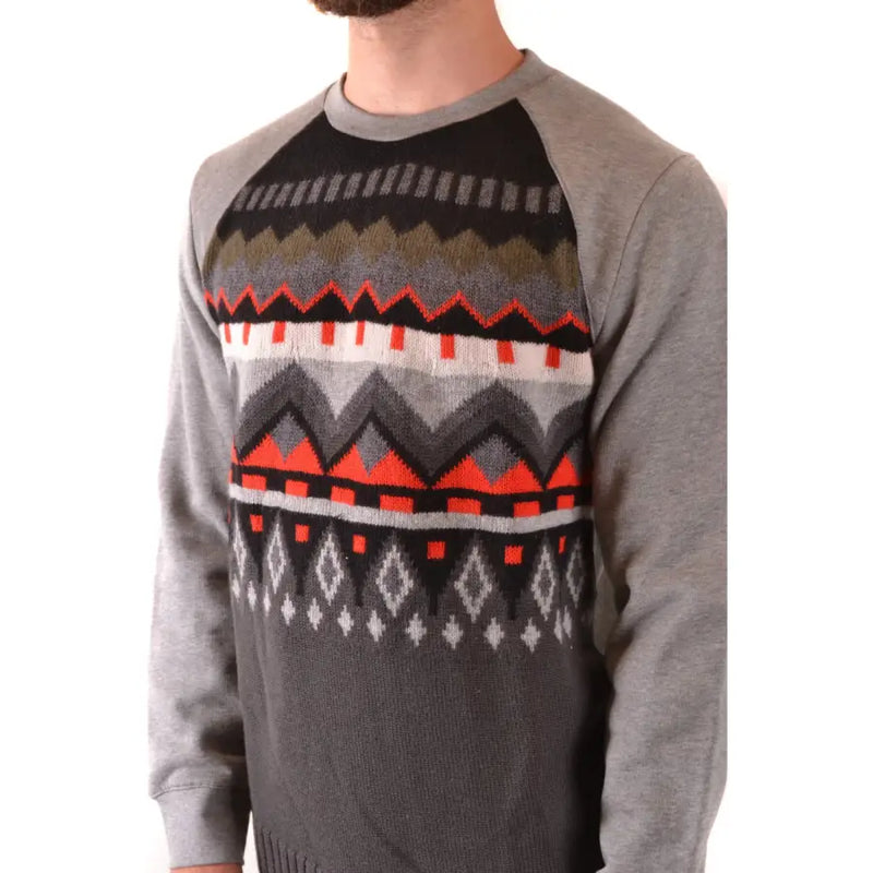 Grauer Strickpullover von Paolo Pecora für Herren aus Wolle mit Rundhalsausschnitt und schwarzen Strickmustern sowie rot-weiß-olivgrünen geometrischen Mustern