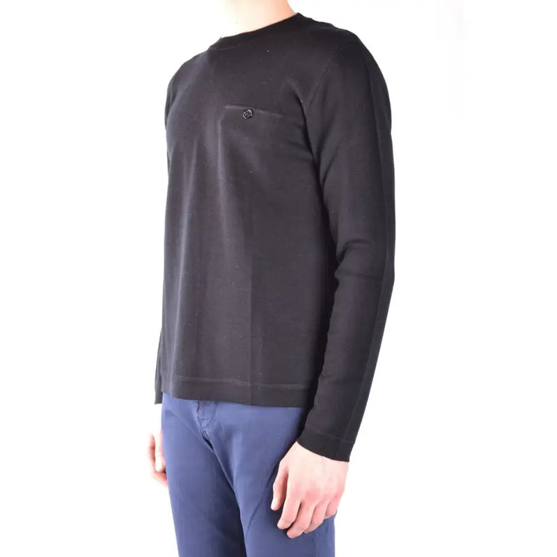 Schwarzer Herren-Strickpullover aus Wolle von Paolo Pecora mit Rundhalsausschnitt, langen Ärmeln und kleinem, gesticktem Logo auf der linken Brust.