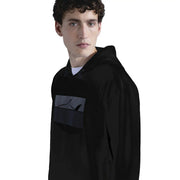 Schwarzer Herren-Sweatshirt-Hoodie aus Baumwolle von Paul and Shark mit grauem Aufnäher und stilisierter Hai-Silhouette auf der Brust