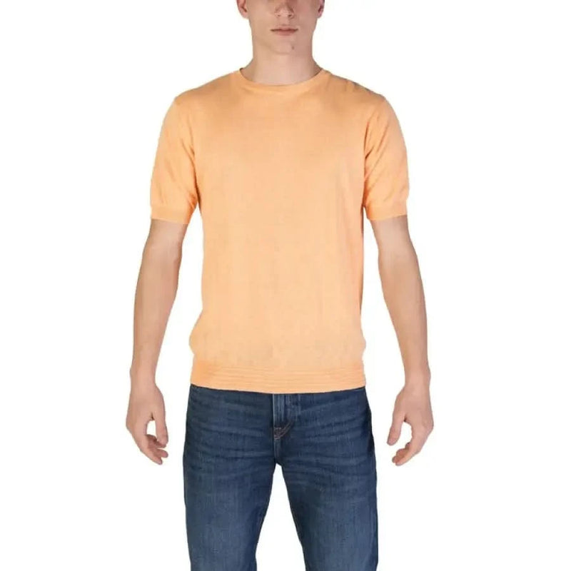 Peach-colored crewneck t-shirt paired with blue jeans from Hamaki-ho Men’s collection