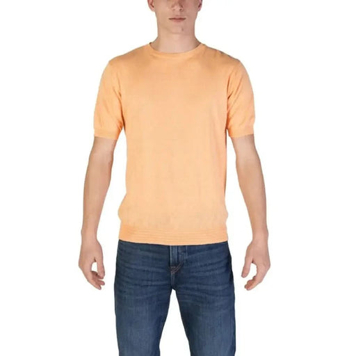 Peach-colored crewneck t-shirt paired with blue jeans from Hamaki-ho Men’s collection