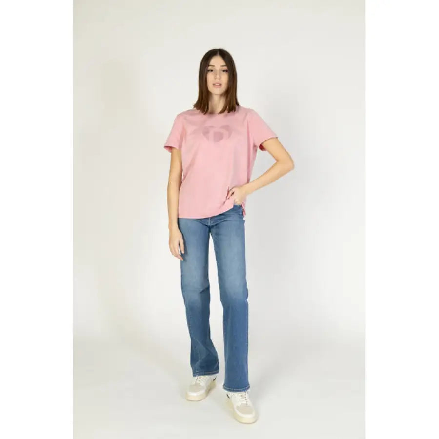 
                      
                        Desigual Desigual women t-shirt featuring person in pink design
                      
                    