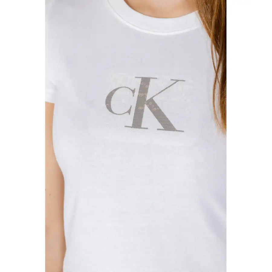 
                      
                        Calvin Klein Jeans women’s T-shirt on model showcasing brand style
                      
                    