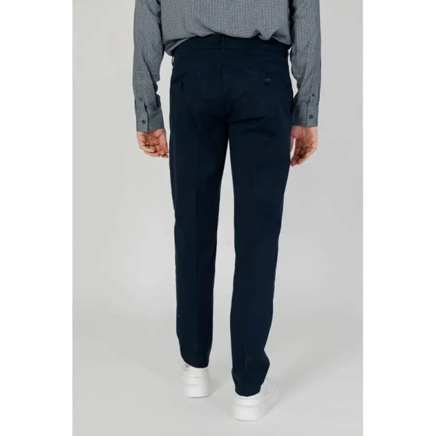 
                      
                        Antony Morato men trousers in navy - stylish Antony Morato Antony design.
                      
                    