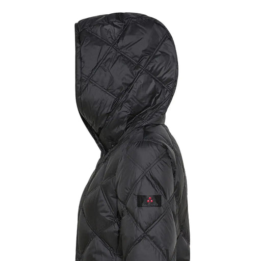 Schwarze, gesteppte Damen-Daunenjacke von Peuterey mit Kapuze, Rautensteppung und Markenlogo am Ärmel.