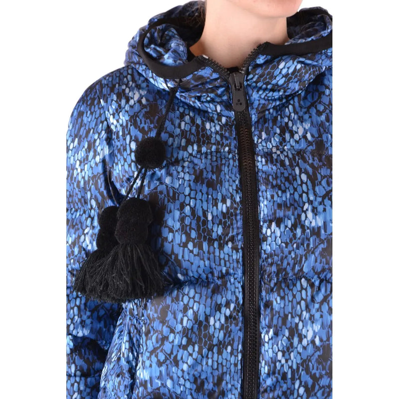 Peuterey Damen-Daunenjacke mit blau-schwarzem Schlangenmuster, Kapuze, schwarzem Reißverschluss und Kordelzügen mit Bommel