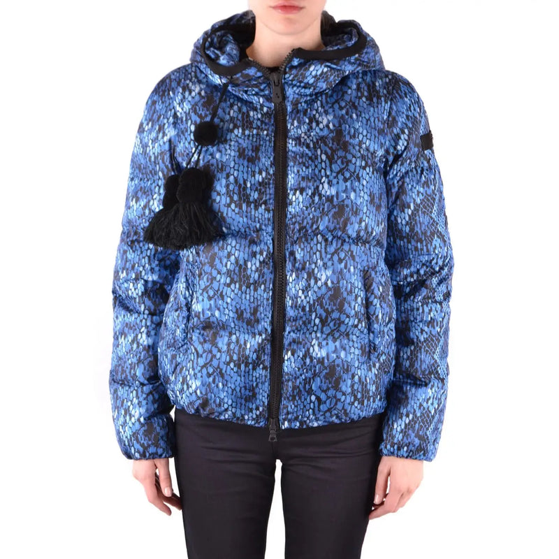 Blaue Daunenjacke von Peuterey für Damen mit Kapuze, Schlangenmuster, schwarzem Besatz und flauschiger Bommelquaste vorne
