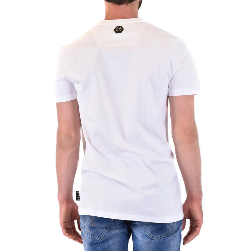 Weiße Philipp Plein Männer t-shirt mit einem schwarzen sechseckigen Logo am Halsausschnitt und einem kleinen schwarzen Etikett im unteren Rückenbereich