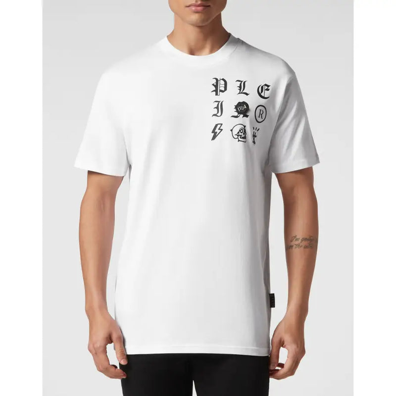 coton blanc à manches courtes t-shirt par Philipp Plein avec des lettres gothiques noires et des symboles graphiques sur la poitrine