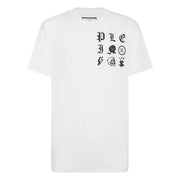 Chemises blanches à manches courtes Philipp Plein pour hommes t-shirt ornée d'un imprimé graphique noir reprenant les lettres et symboles PLC, dont une tête de mort et un éclair