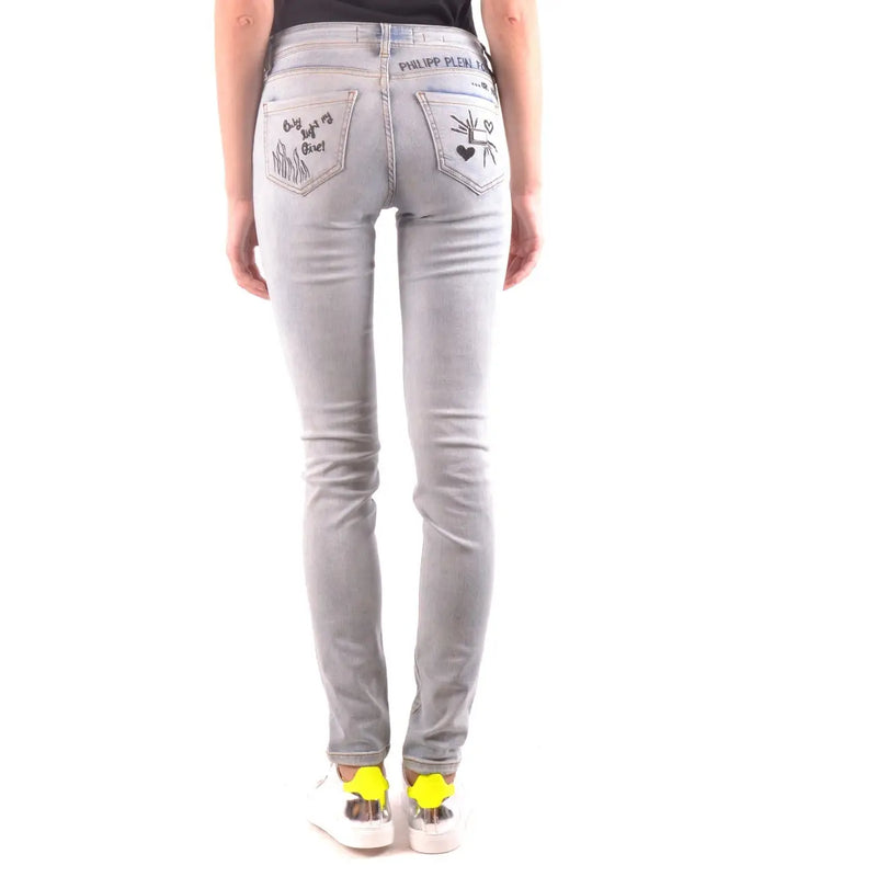 Rückseite der Philipp Plein Damen-Jeans aus hellblauem Baumwoll-Denim mit gestickten schwarzen Taschenapplikationen
