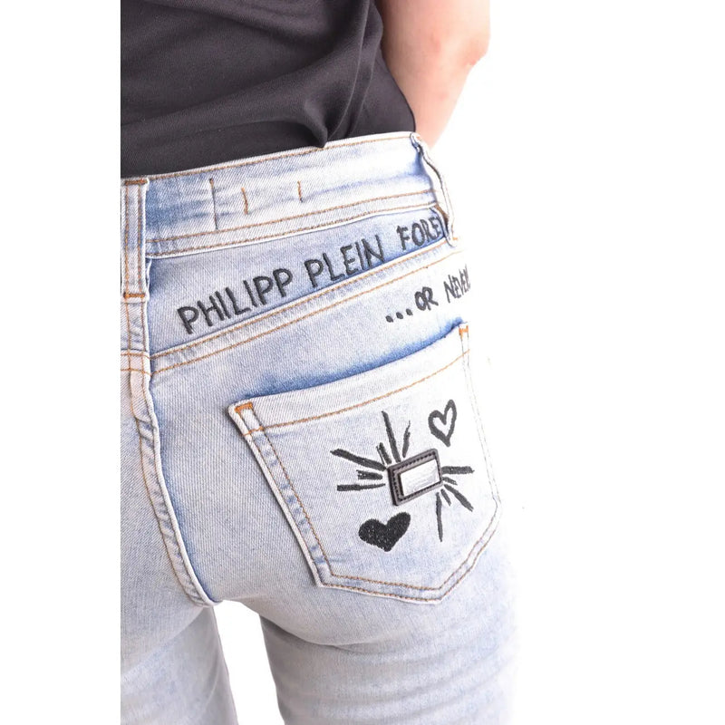 Rückseite der Philipp Plein Damen-Jeans aus hellblauem Baumwoll-Denim mit schwarzer Herz- und Kamerastickerei