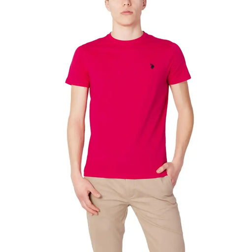 Us polo assn men fuchsia t-shirt with short sleeves crew neck and black embroidered horse logo on left chest