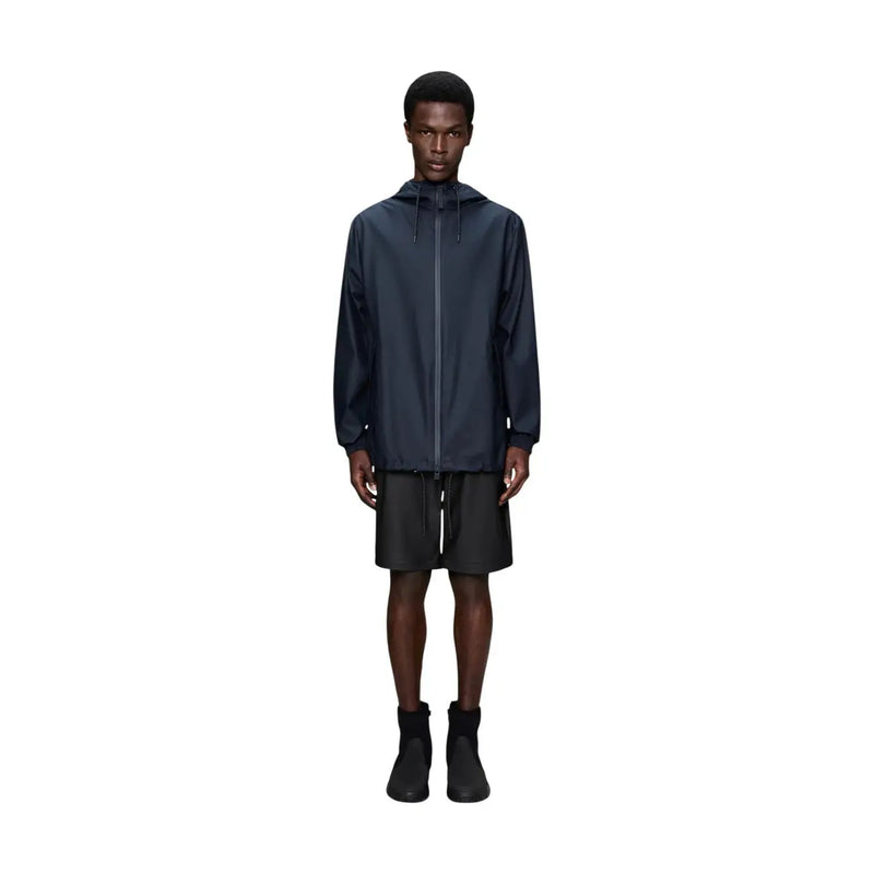 Veste blazer imperméable à capuche pour homme, bleu marine foncé, avec fermeture éclair intégrale et coutures discrètes, en polyester.