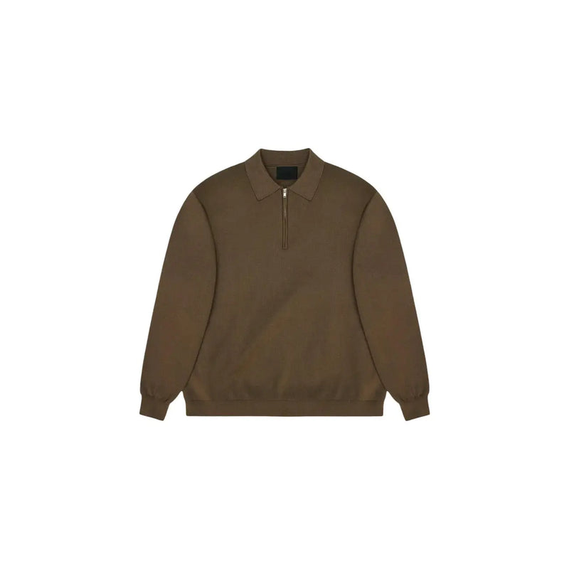 Rains Polo-Pullover in schmaler Passform für Herren in Olivgrün mit halbem Reißverschlusskragen und weichem Strickmaterial, Vorderansicht