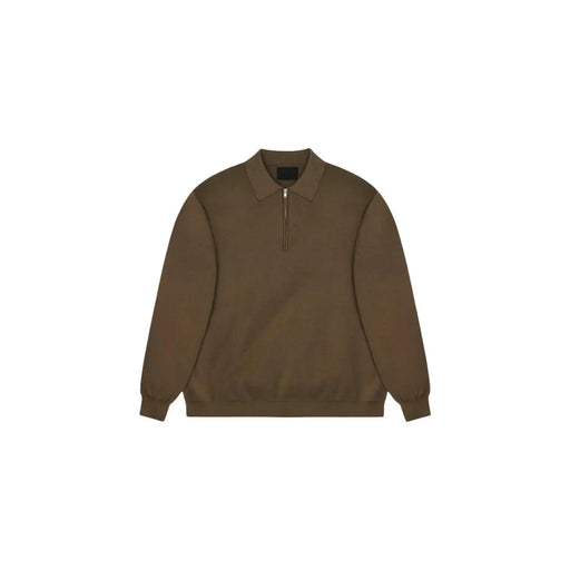 Rains Polo-Pullover in schmaler Passform für Herren in Olivgrün mit halbem Reißverschlusskragen und weichem Strickmaterial, Vorderansicht