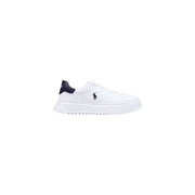 Weiße Polo Ralph Lauren Herren Leder Low top Sneaker mit marineblauer Fersenlasche und von hinten sichtbarem Reiter- und Pferdelogo.