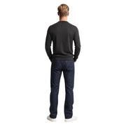 Pull à manches longues et col rond noir pour homme de la marque Replay Jeans, porté avec un jean brut, vue de face
