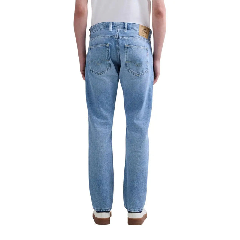 Replay Jeans Grover Herrenjeans in heller Waschung mit braunem Leder-Markenpatch, Ansicht von hinten