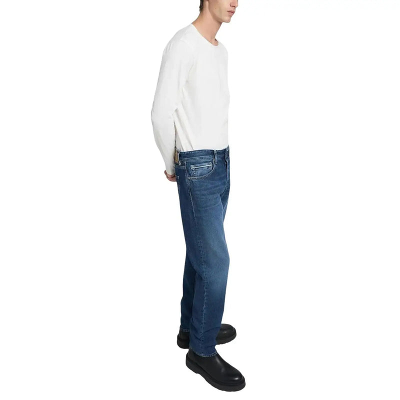 Replay jeans MA972 for men in mid-wash blue denim with five-pocket design and subtle thigh fading, front view