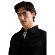 Schwarzes Herren-Jeanshemd von Replay aus Baumwolle mit klassischem Rundhalsausschnitt, Brusttaschen und Knopfleiste.