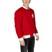 Replay Herrenblazer, rote Collegejacke mit weißen Zierstreifen an Kragen, Ärmelbündchen und Saum, klassische Reißverschlusstaschen vorne.