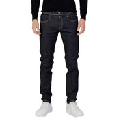 Replay Herren-Jeans aus dunkelblauem, schmal geschnittenem Denim mit weißen Ziernähten, Reißverschluss und Knopfverschluss.