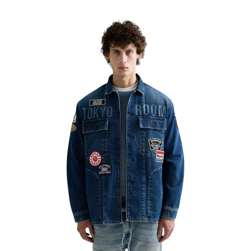 Replay Herren-Jeansblazer aus blauer Baumwolle mit mehreren Aufnähern und gesticktem Text auf der Vorderseite