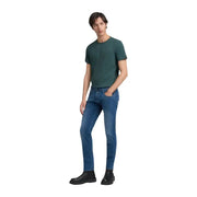 Dunkelgrünes Kurzarm-Rundhals-Shirt t-shirt kombiniert mit Replay Herrenjeans, blau, mit Reißverschluss und Knopf, Modell M914, Slim Fit, Frühjahr/Sommer